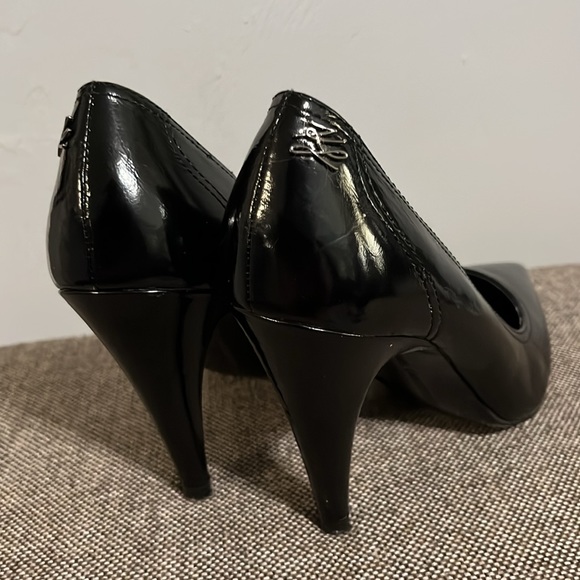 Karl Lagerfeld black textured heels, size 7 1/2M - Picture 3 of 12